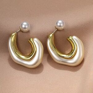 New Elegant Gold and Cream Earrings